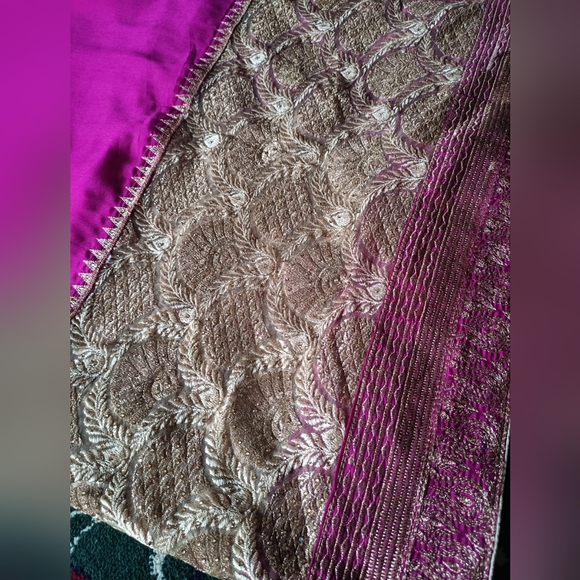 Beautiful saree with stitched blouse - Picture 3 of 7